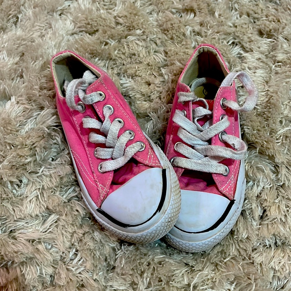 Air walk pink shoes